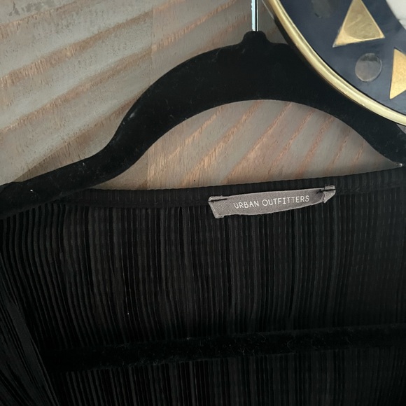 Black Urban Outfitters Cropped Long Sleeve - Picture 4 of 5